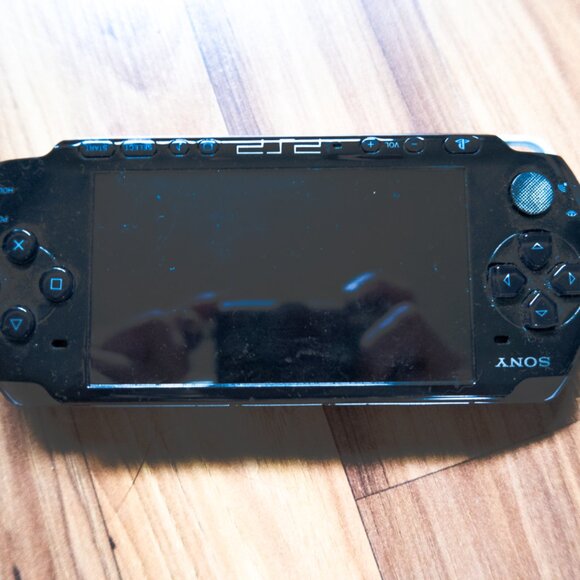 Sony PlayStation Portable PSP-2001 Black Handheld Console Bundle - No Battery - Picture 2 of 6